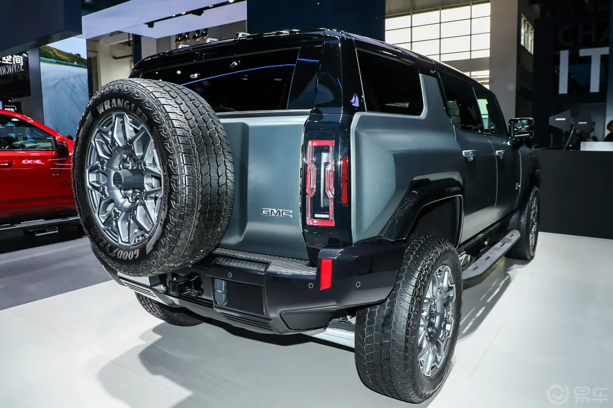 HUMMER EV SUV