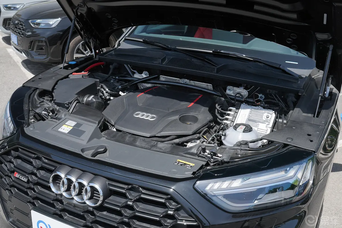 奥迪SQ53.0T quattro动力底盘