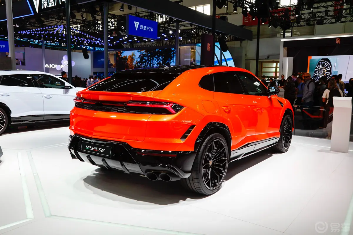 Urus SE4.0T 标准型外观