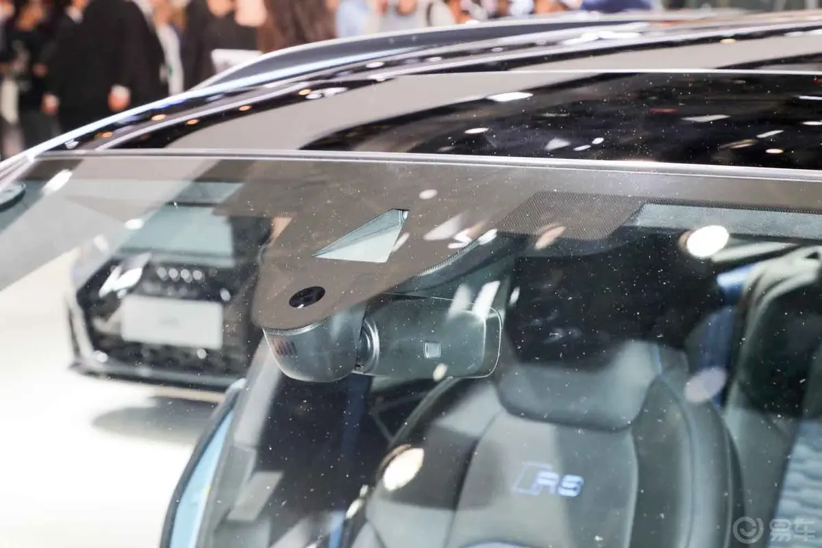奥迪RS 64.0T Avant Performance主驾驶后视镜背面