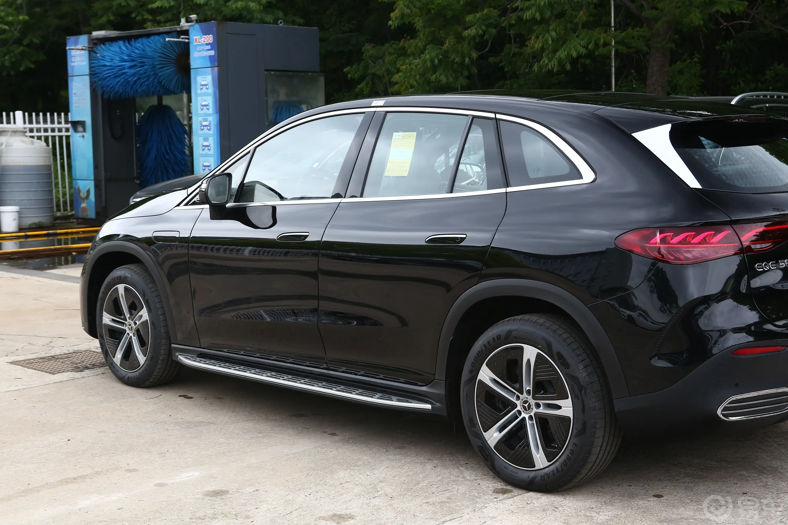 奔驰EQE SUV500 4MATIC 先锋版外观细节