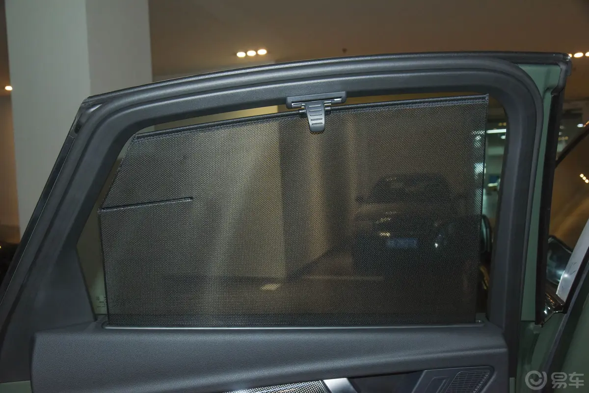 奥迪SQ5 Sportback3.0T quattro后排侧窗遮阳帘