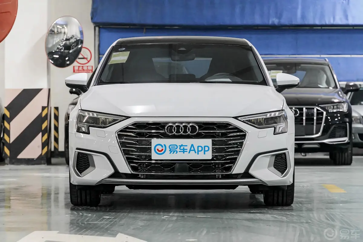 奥迪A3Sportback 35 TFSI 豪华致雅型正前水平