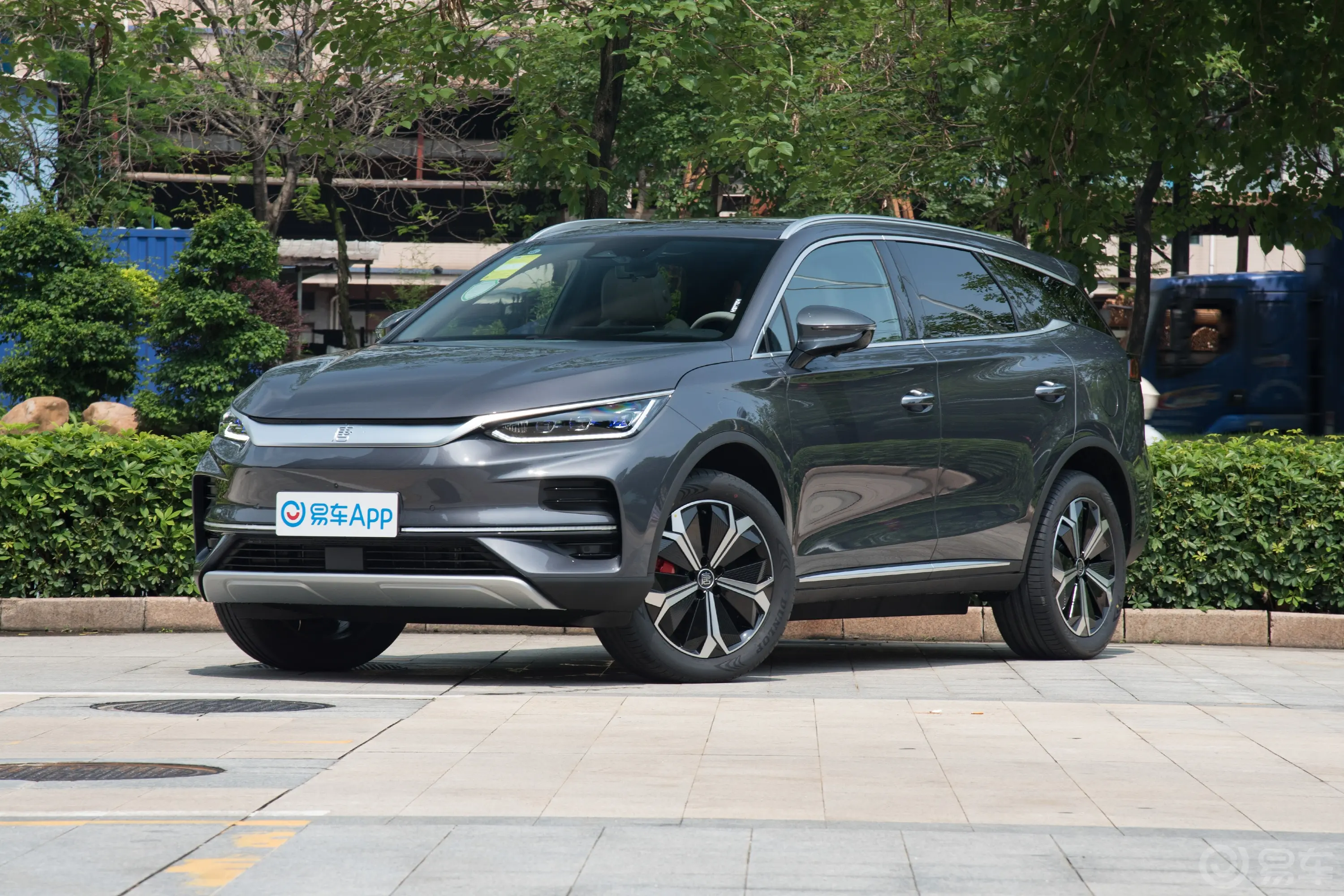 唐新能源EV 荣耀版 600km 前驱尊享型 7座侧前45度车头向左水平