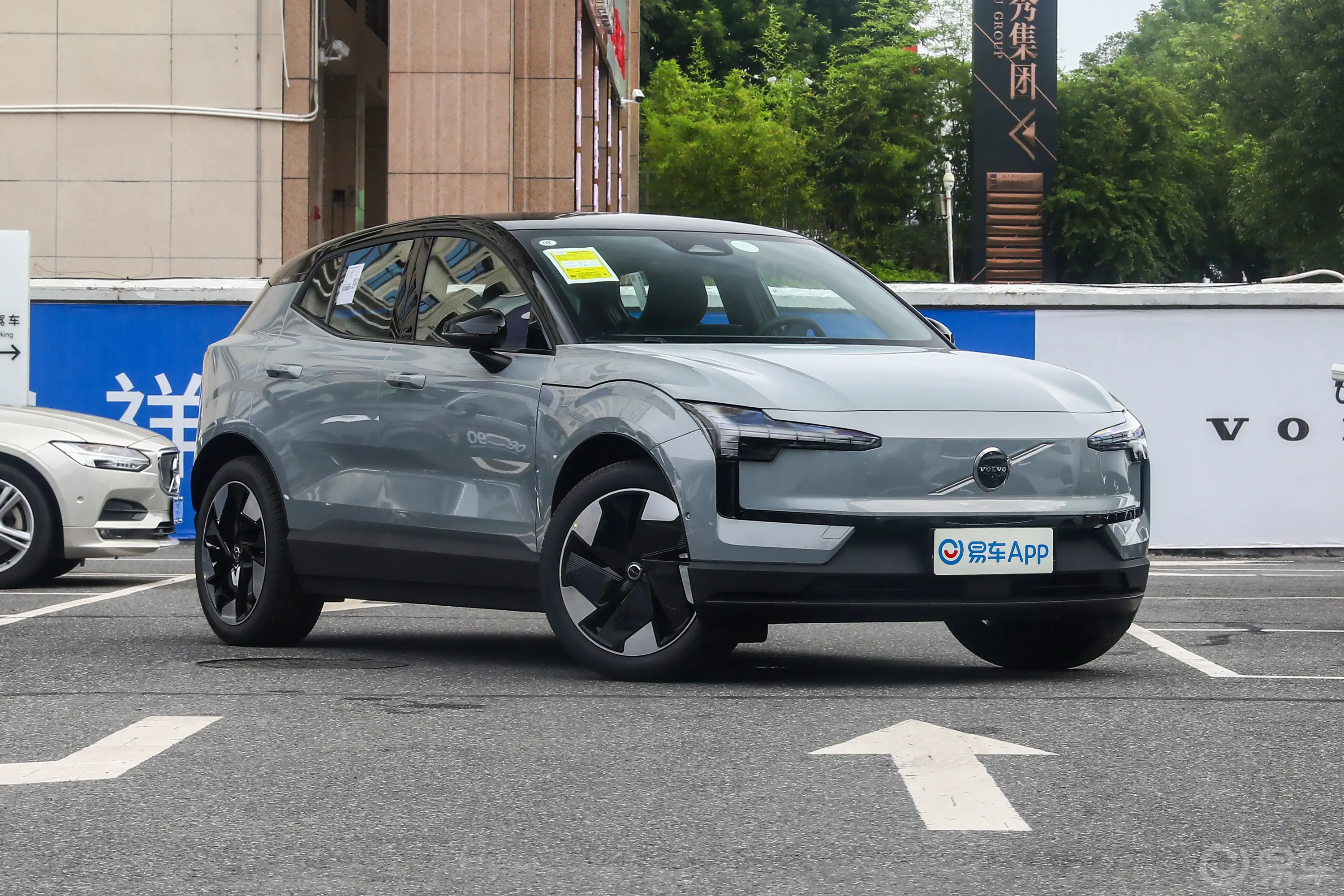 沃尔沃EX30590km 后驱长续航Ultra侧前45度车头向右水平