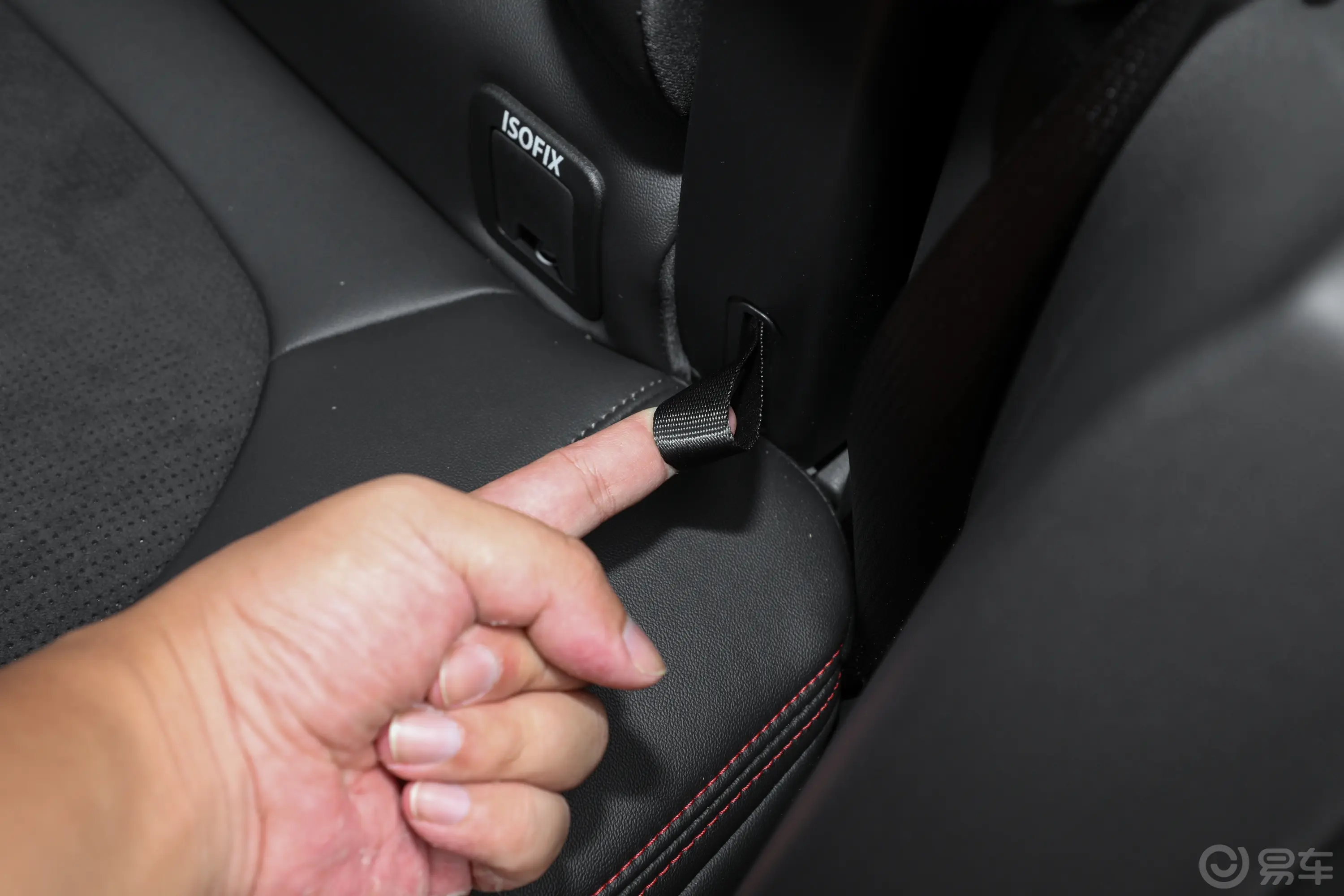 蒙迪欧E-混动 2.0T EcoBoost 运动版ST-Line后排功能