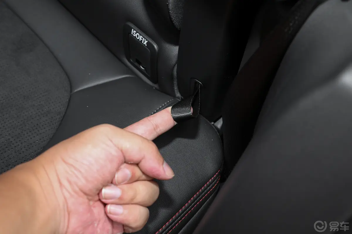 蒙迪欧E-混动 2.0T EcoBoost 运动版ST-Line后排功能