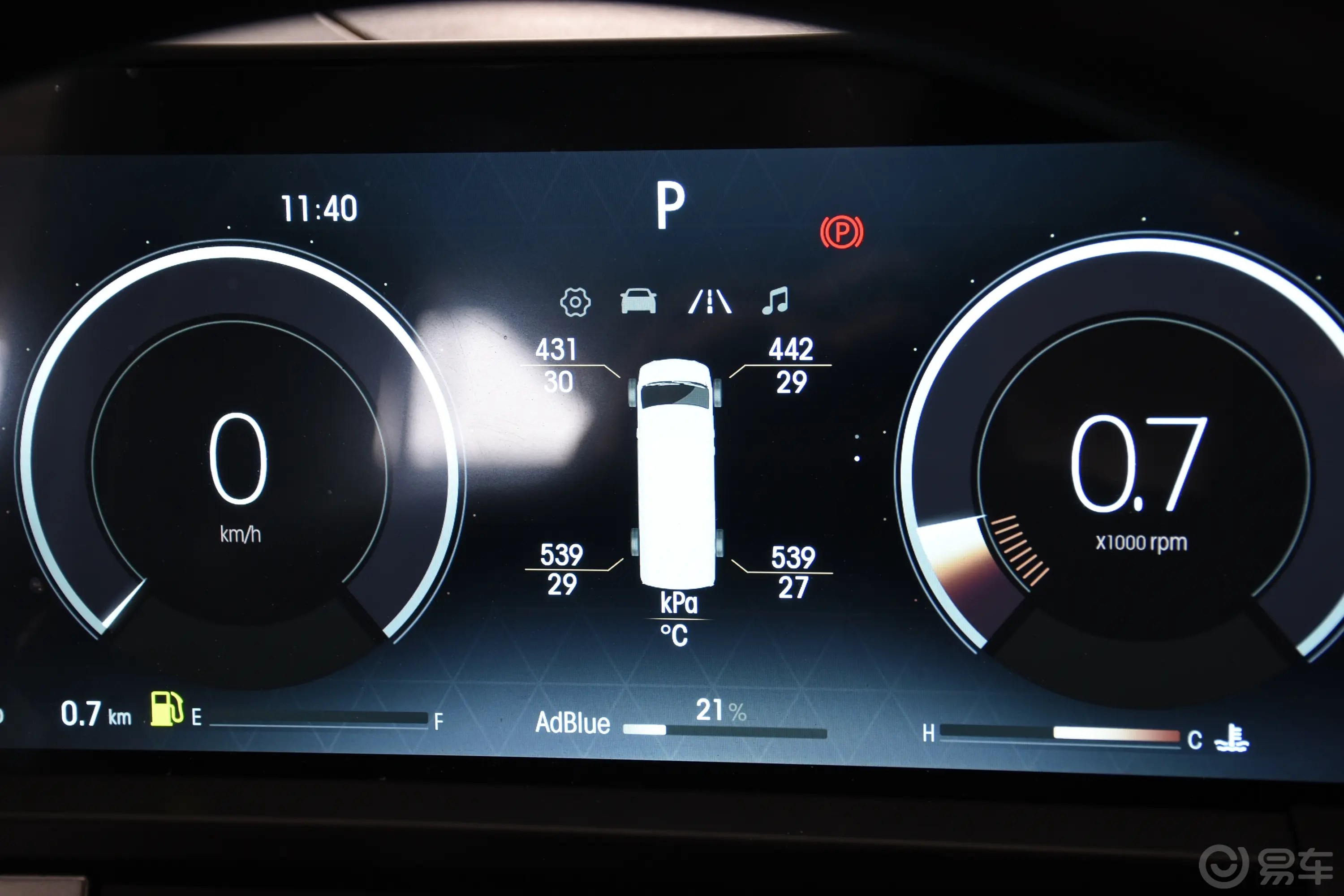 图雅诺X8商运版多功能车 2.0T 自动长轴中顶后单胎 112kW 6/7/9座车机