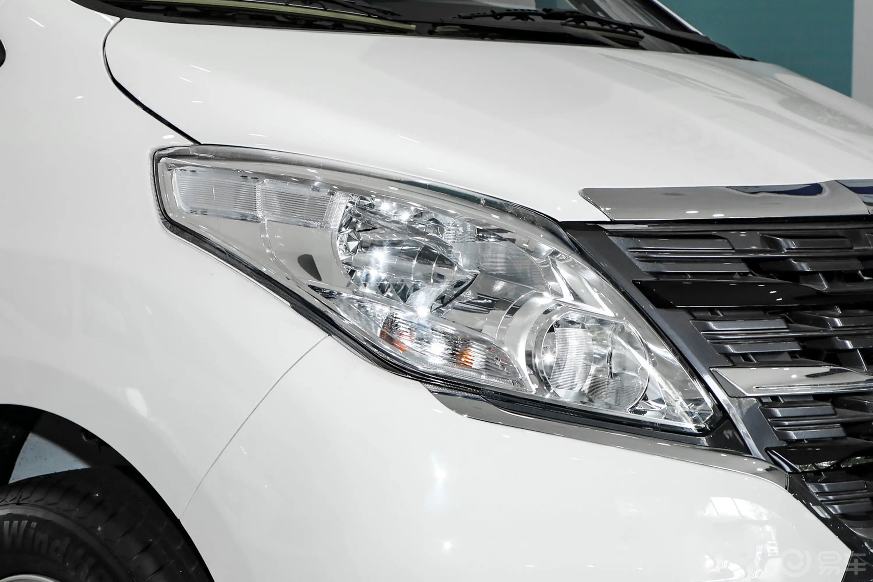 菱智PLUS2.0L 手动客运型中级车 9座 CNG外观灯组