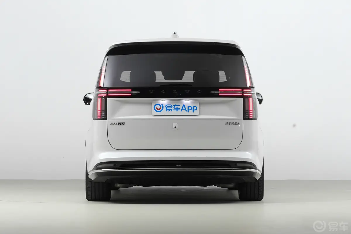 沃尔沃EM90738km Ultra正后水平