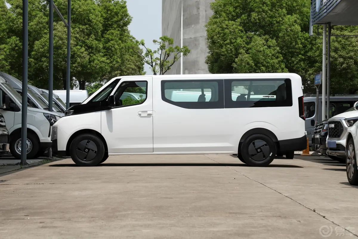 远程超级VAN340km 中轴低顶智富版 66kWh 6/7座正侧车头向左水平