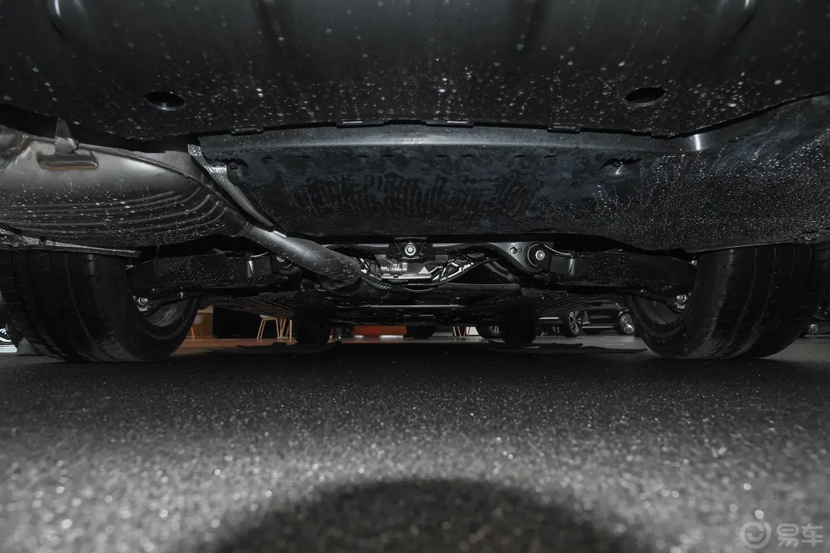 奔驰C级改款 C 200 L 运动版后悬架整体