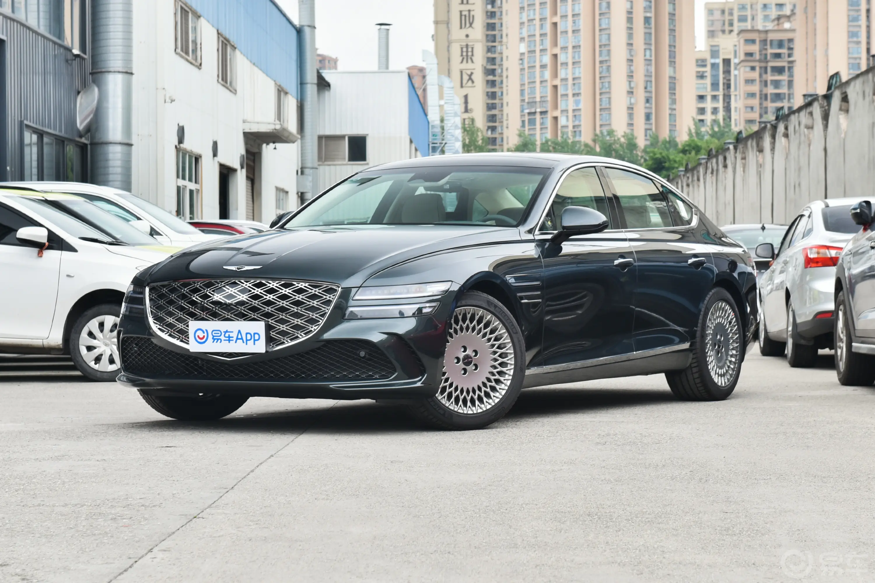 捷尼赛思G802.5T 两驱旗舰版侧前45度车头向左水平