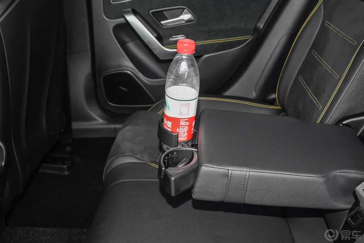 奔驰A级 AMG(进口)改款 AMG A 45 S 4MATIC+后排(第二排)杯架