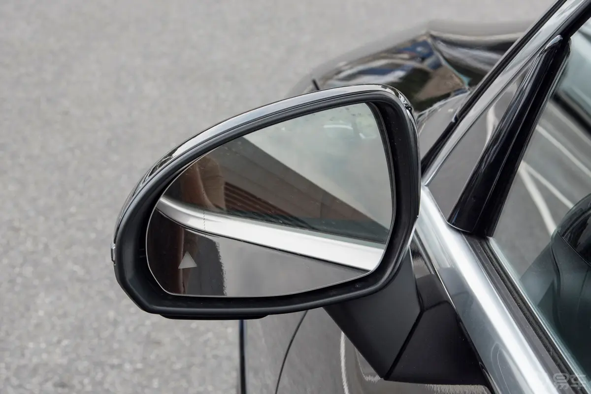 奔驰GLC改款 GLC 260 L 4MATIC 豪华型 7座后视镜镜面