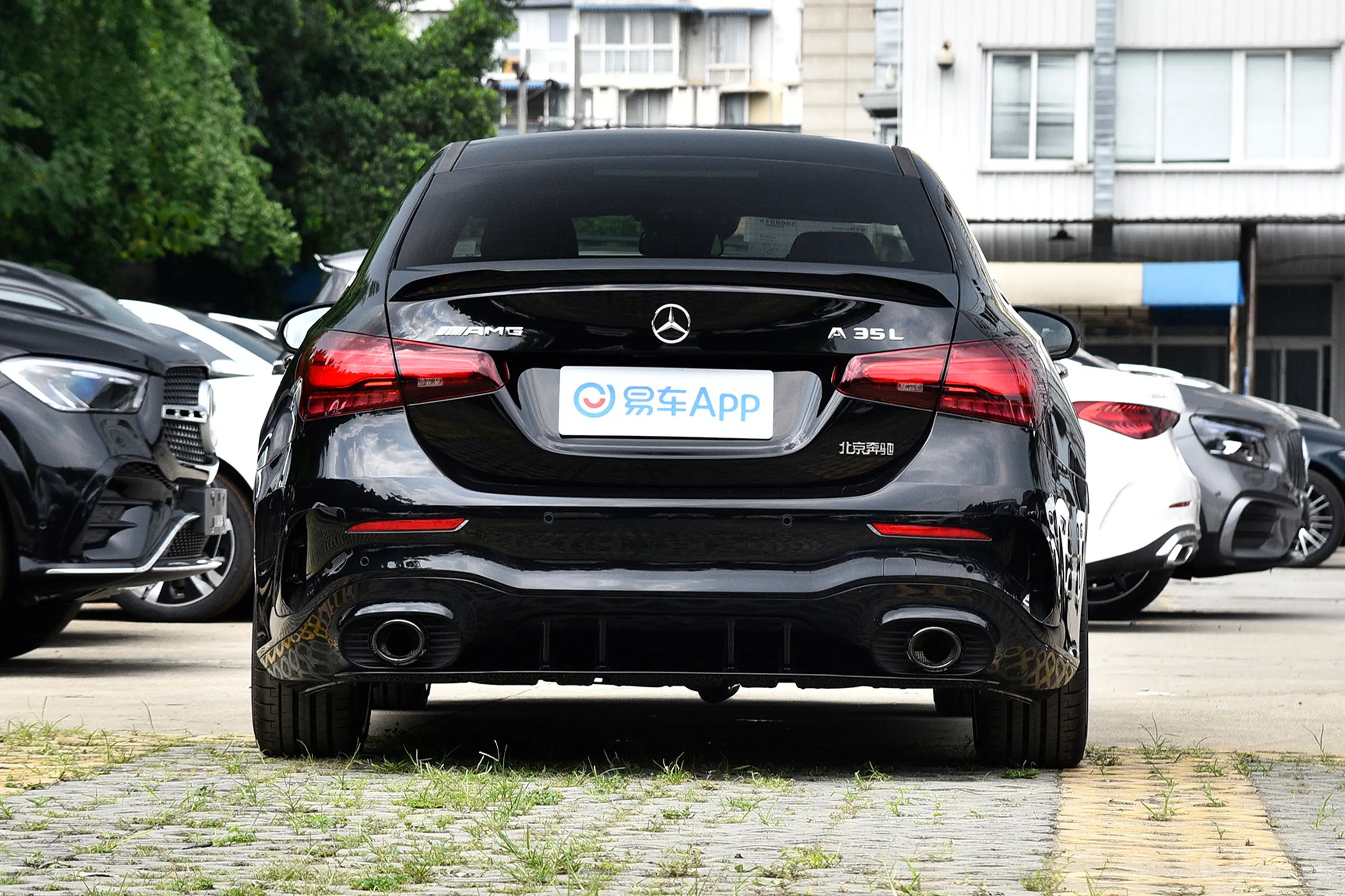 奔驰A级 AMG改款 AMG A 35 L 4MATIC正后水平