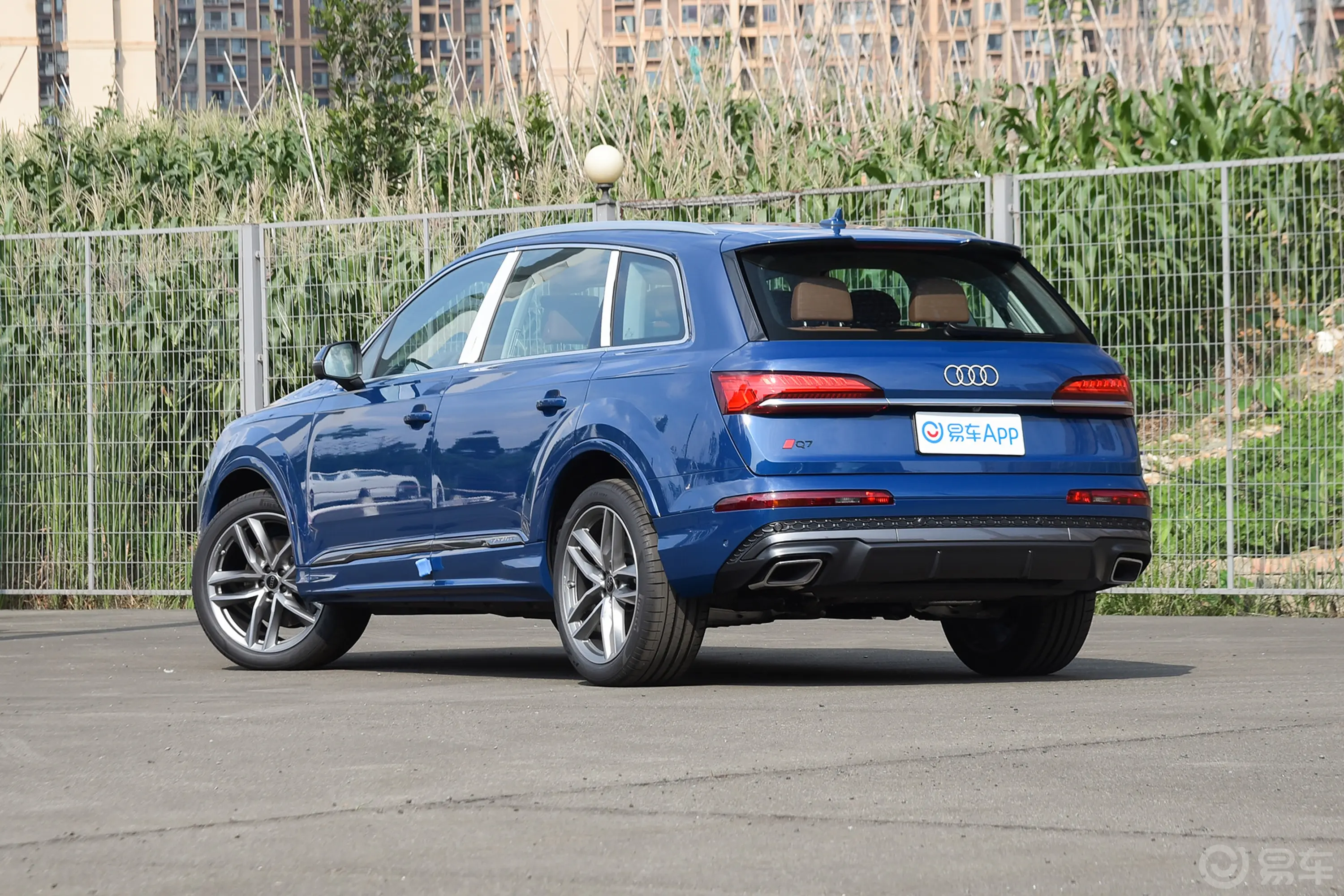 奥迪Q745 TFSI quattro S line运动型 7座侧后45度车头向左水平