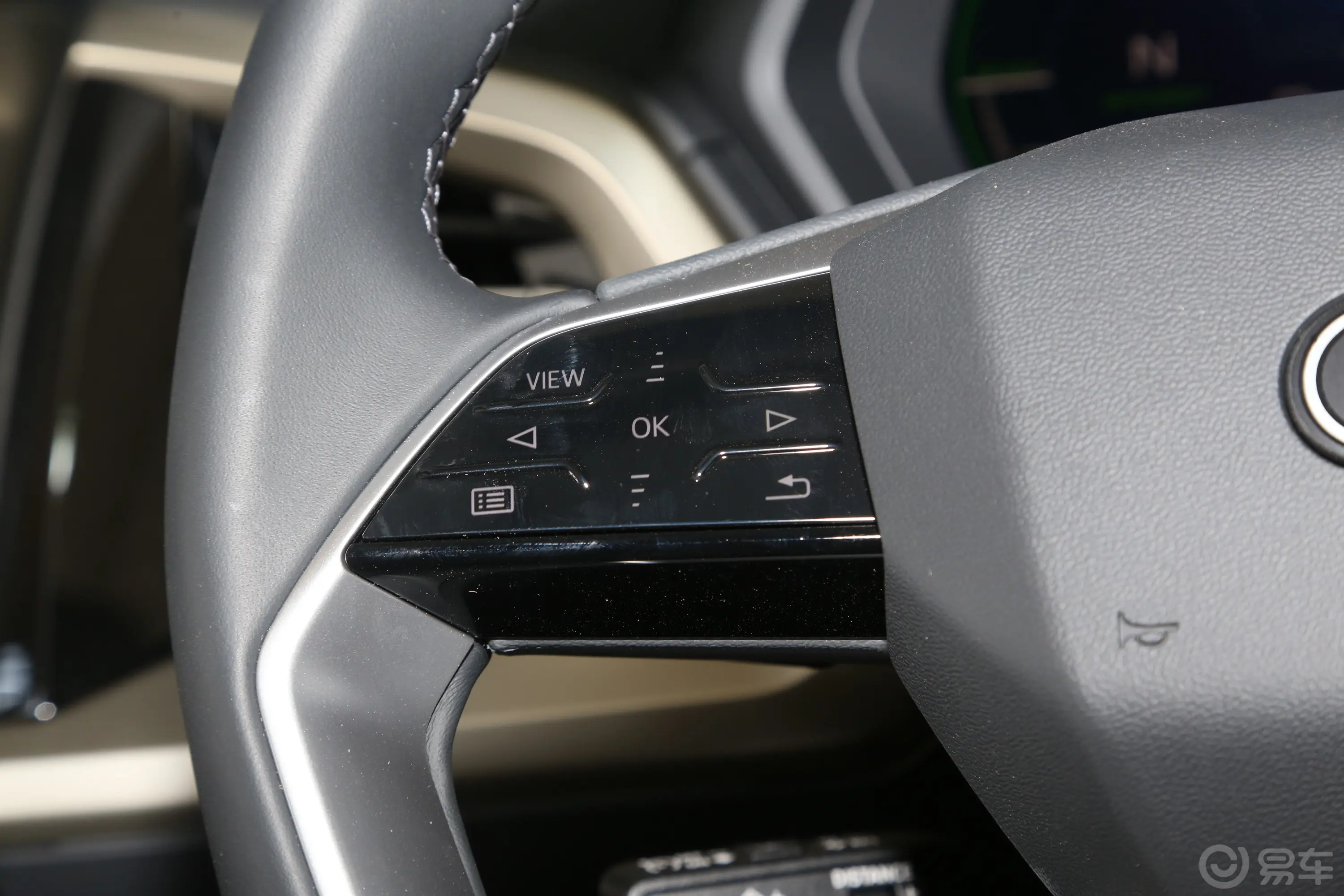奥迪Q5 e-tron50 e-tron quattro 光耀型 锦衣套装左侧方向盘功能按键