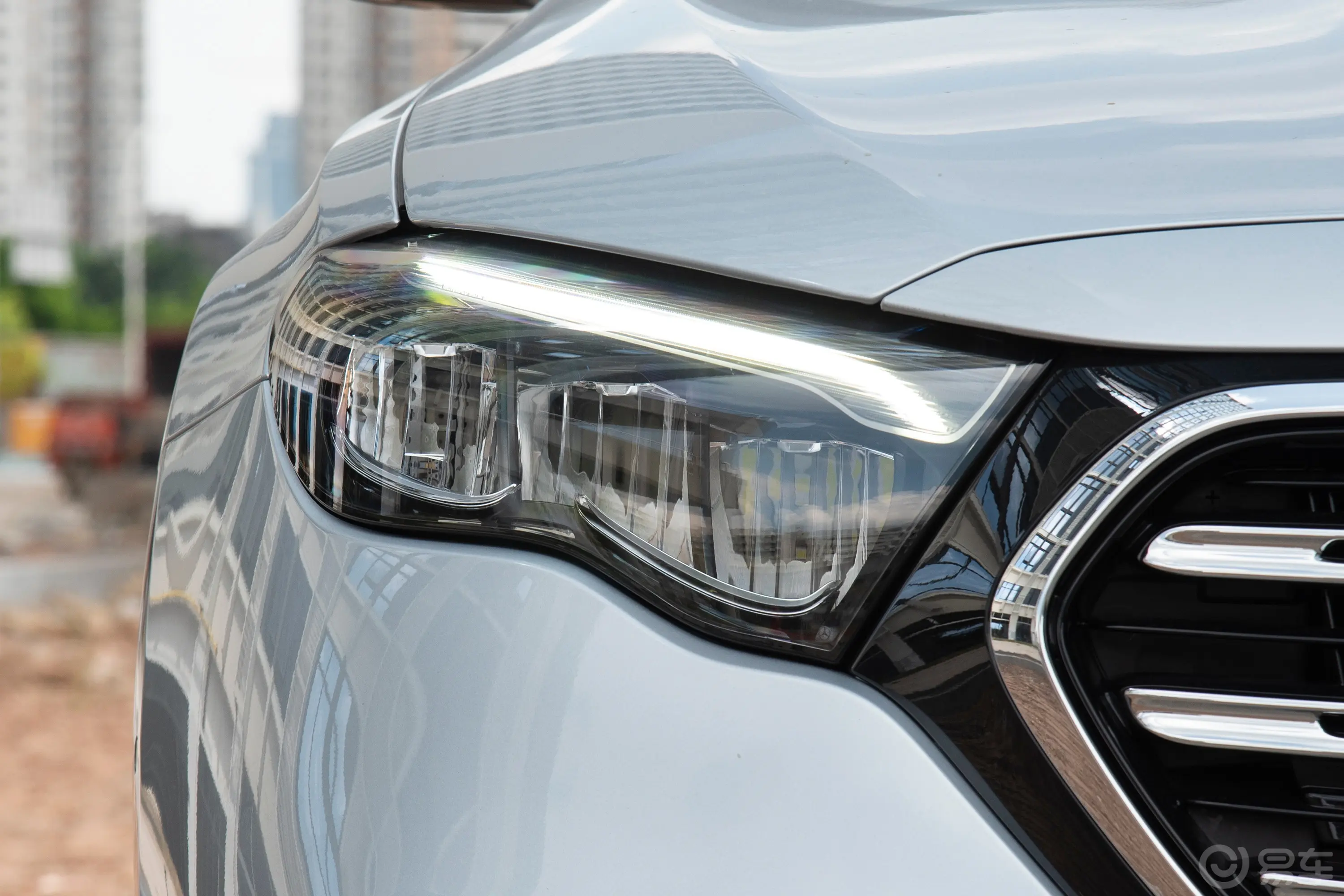 奔驰E级改款 E 300 L 豪华型外观灯组