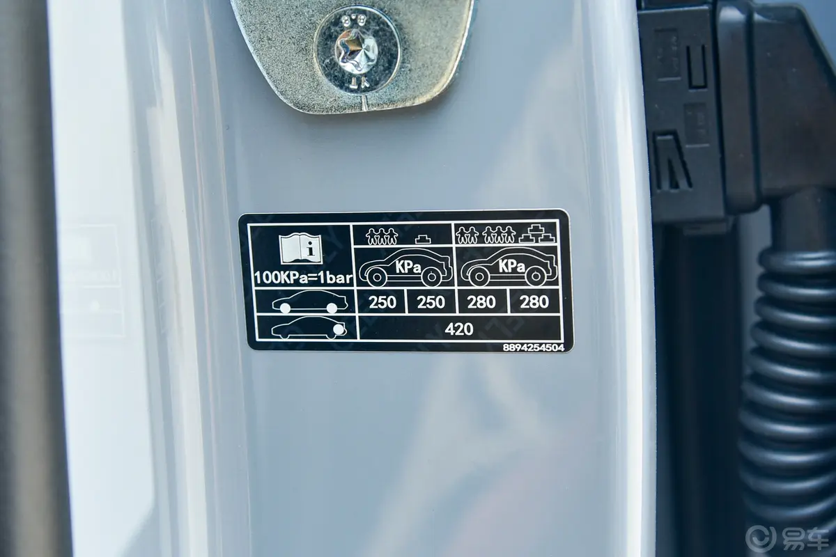银河E5530km 探索+版胎压信息铭牌