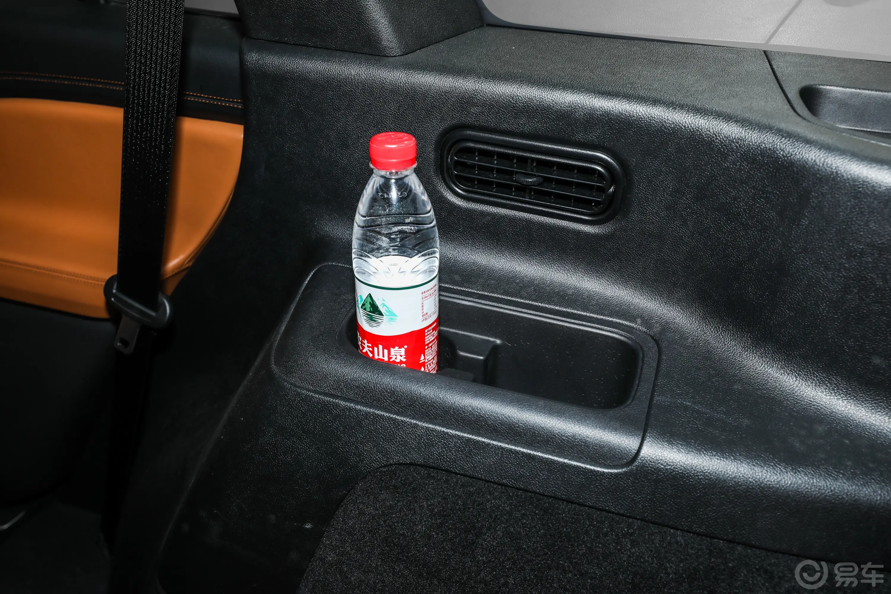 飞行家3.0T 总统版 6座后排功能