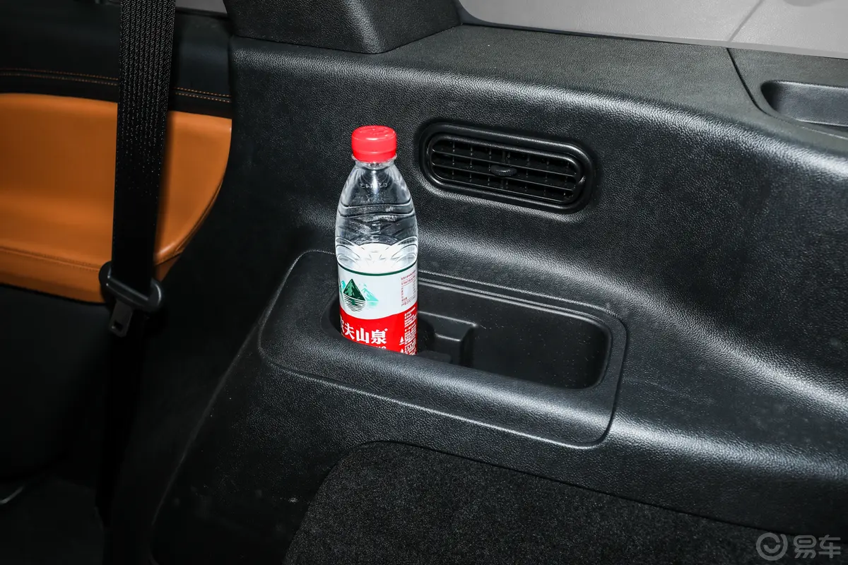 飞行家3.0T 总统版 6座后排功能