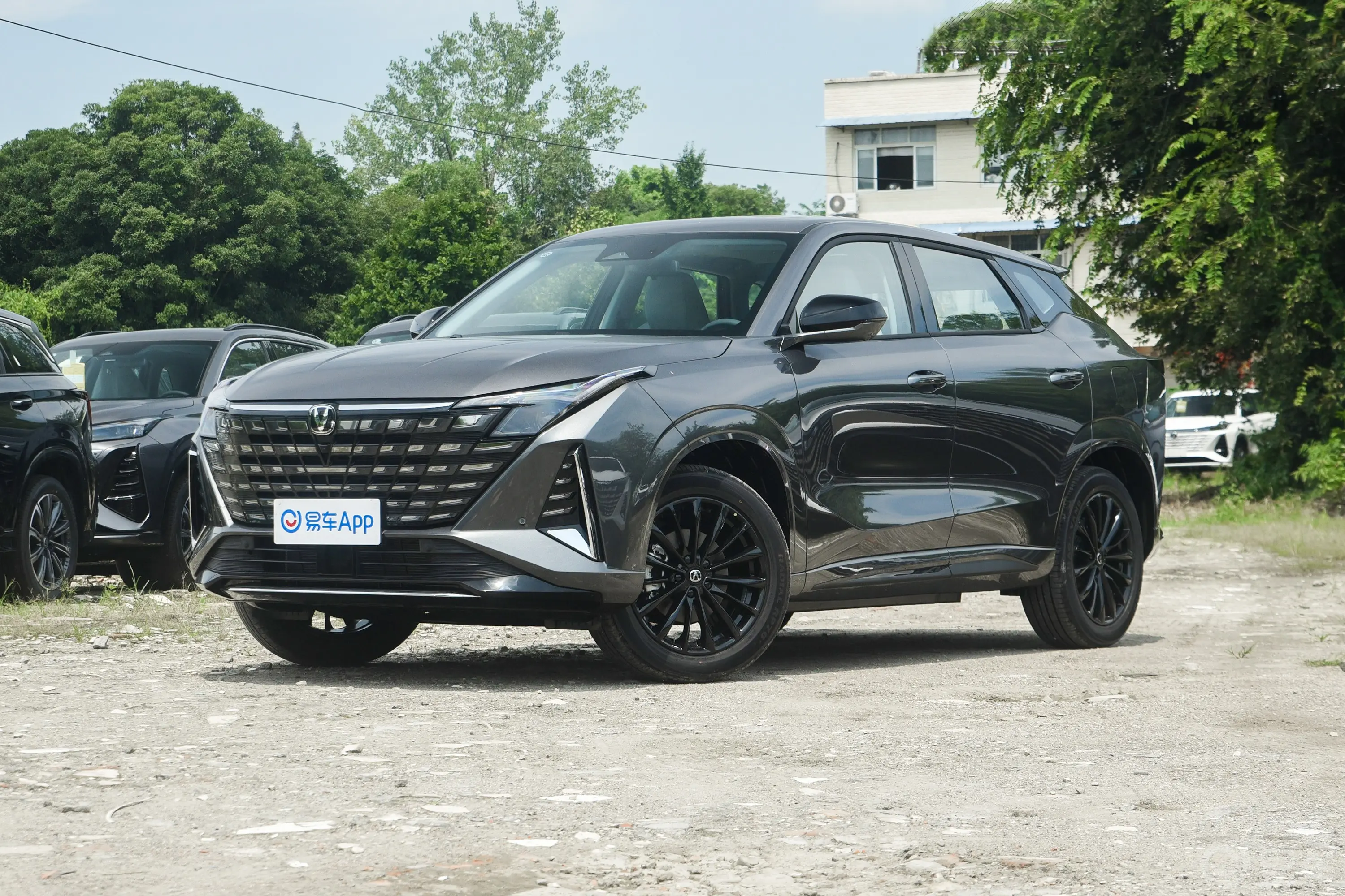 长安UNI-Z新能源蓝鲸智电iDD 1.5L 125km 领先型侧前45度车头向左水平