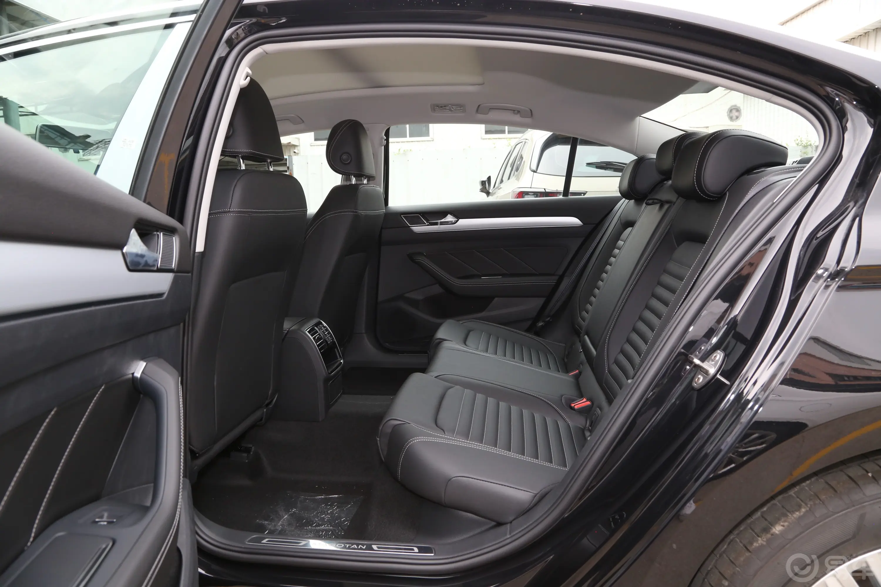 迈腾众享版 280TSI 舒适型后排空间