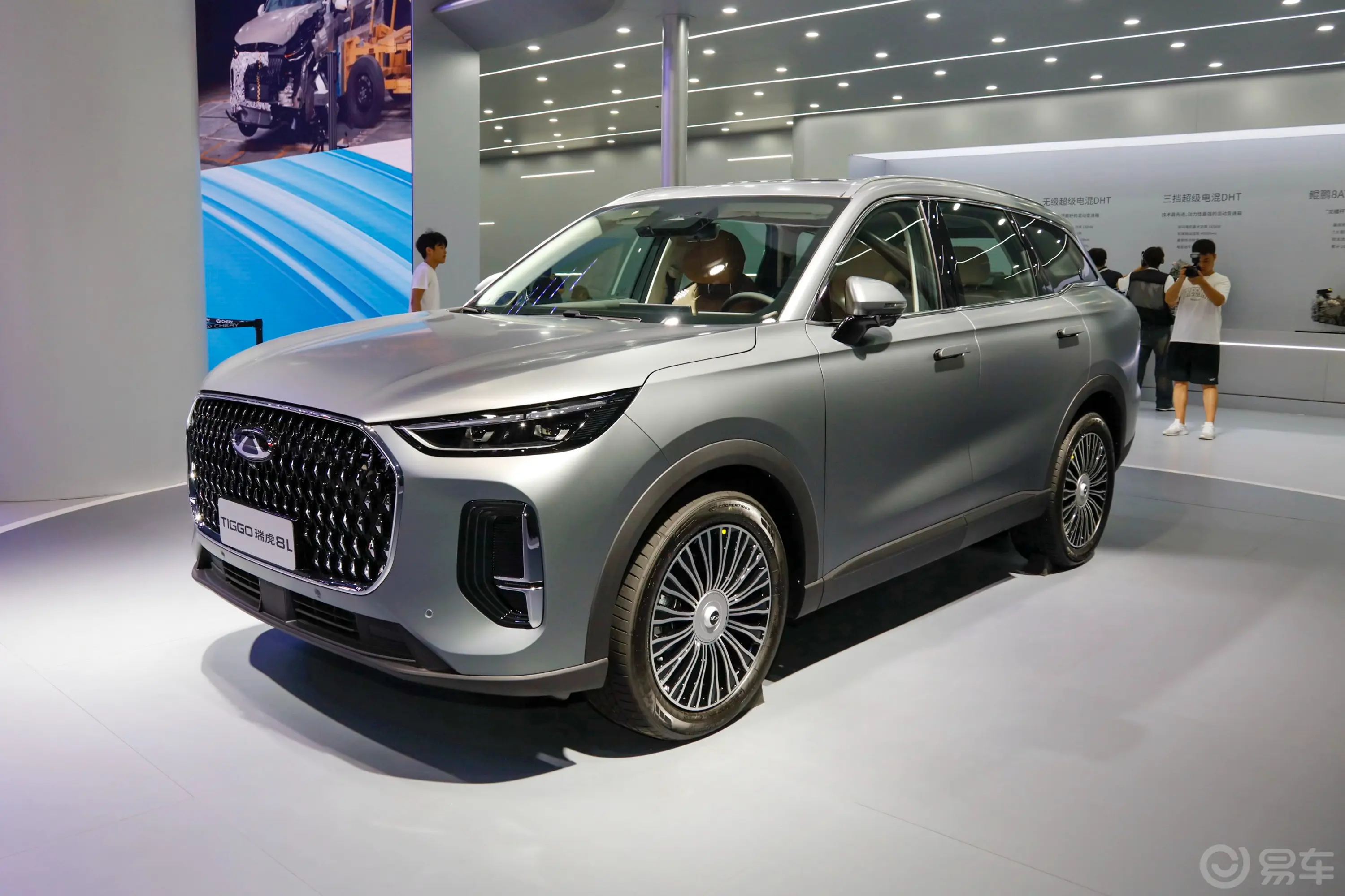 瑞虎8L390T 两驱尊贵版 7座外观
