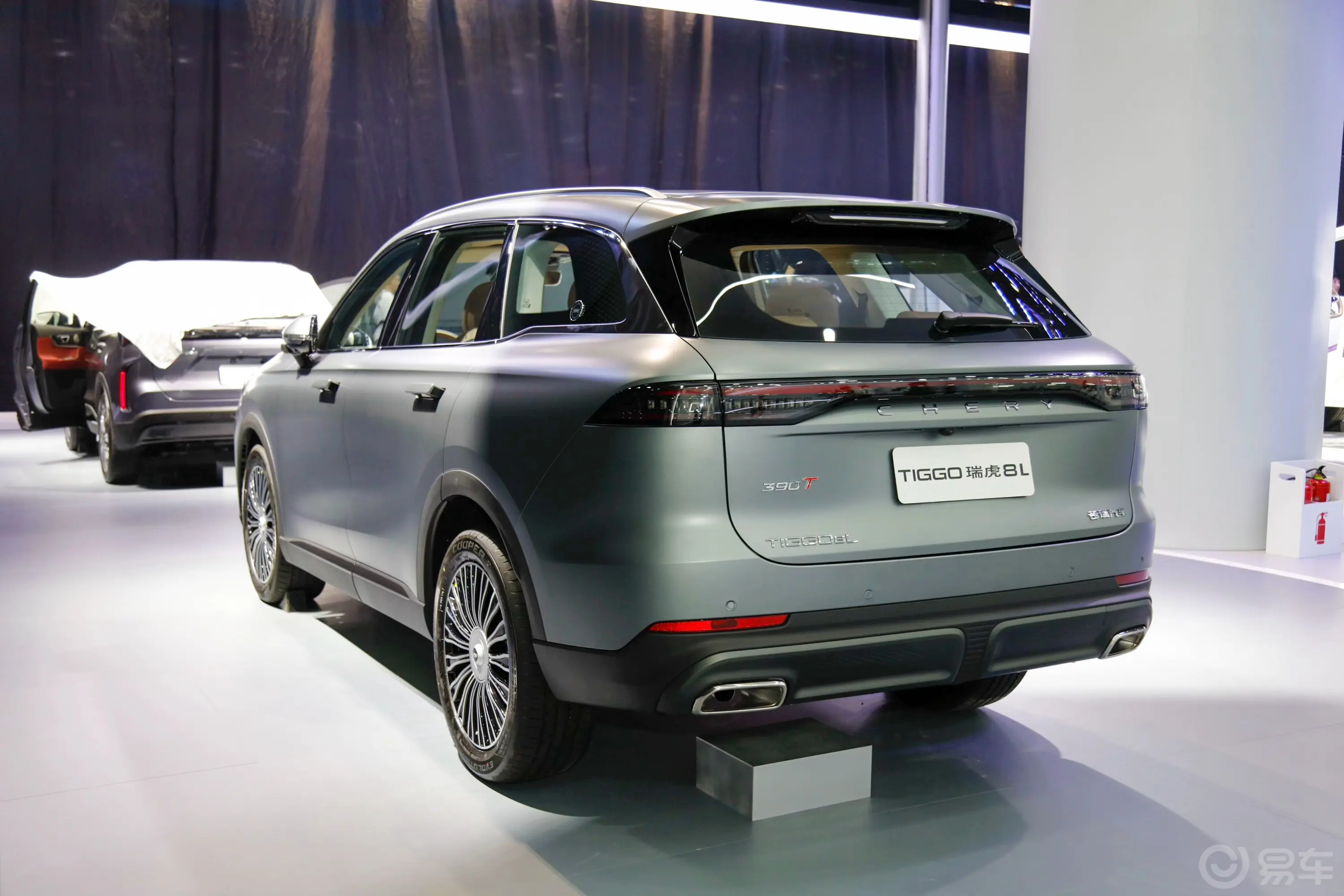瑞虎8L390T 两驱尊贵版 7座外观