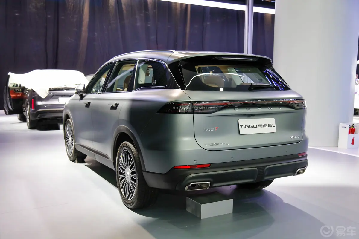 瑞虎8L390T 两驱尊贵版 7座外观