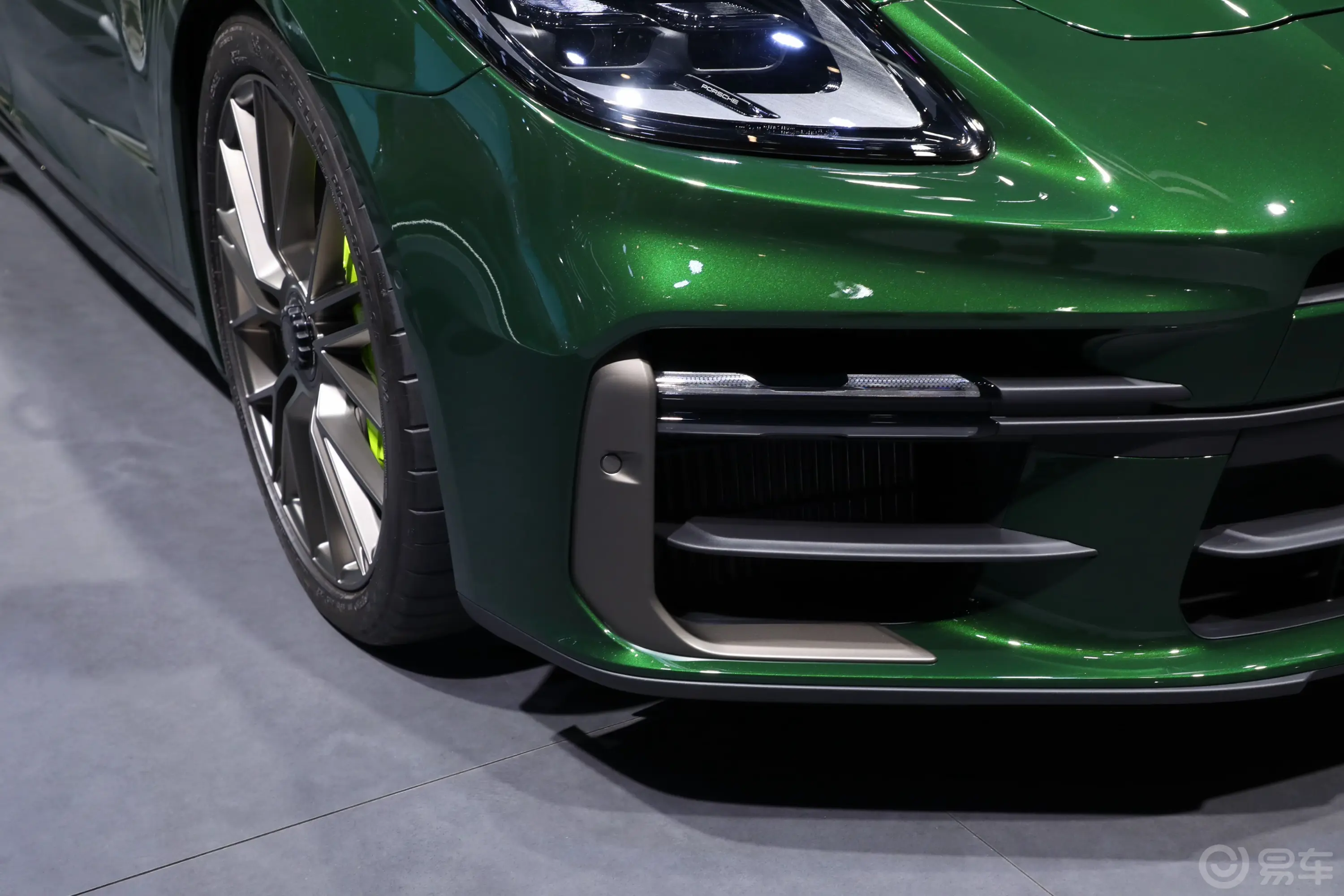 Panamera E-HybridPanamera Turbo 行政加长版 4.0T外观