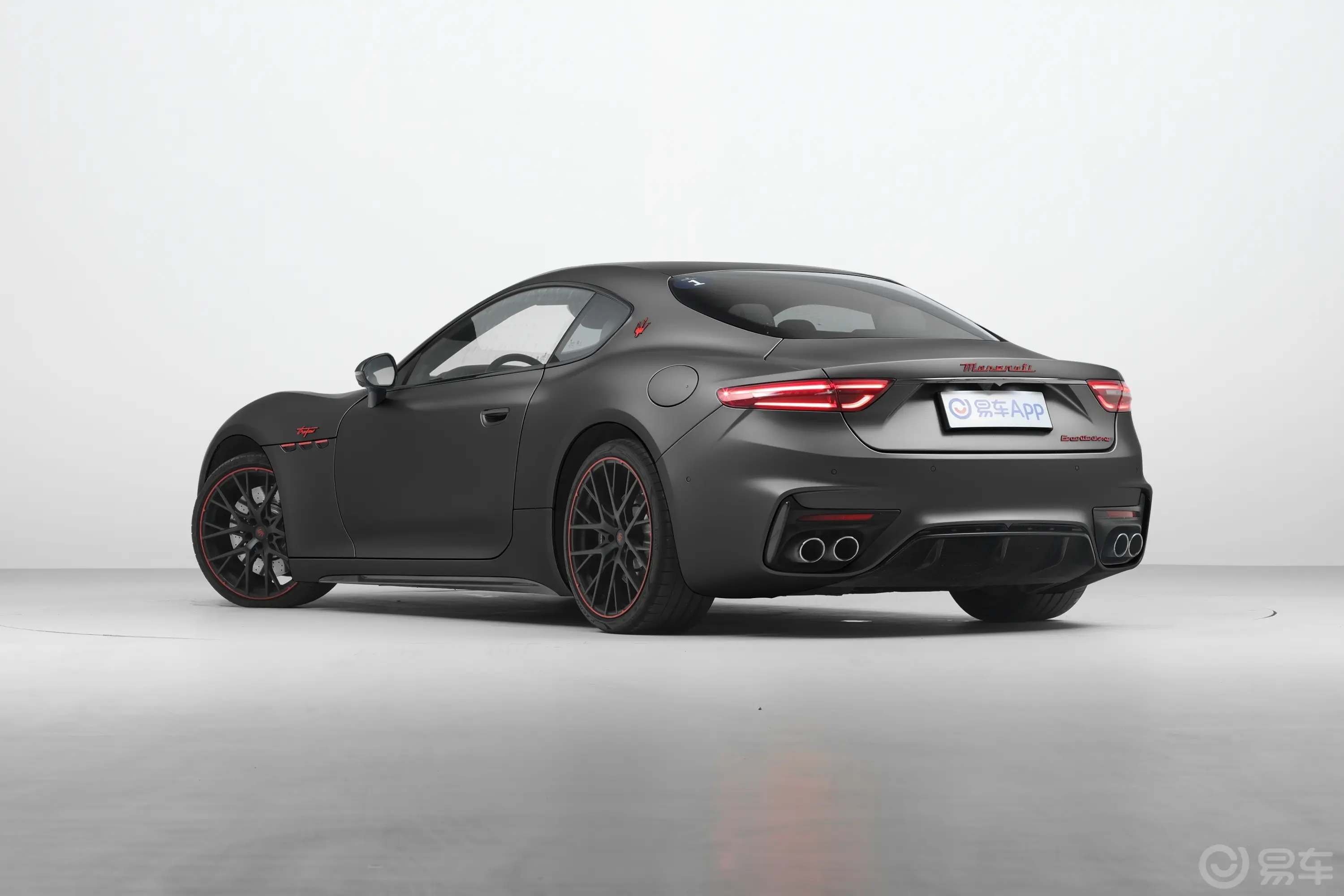 GranTurismo3.0T Trofeo侧后45度车头向左水平