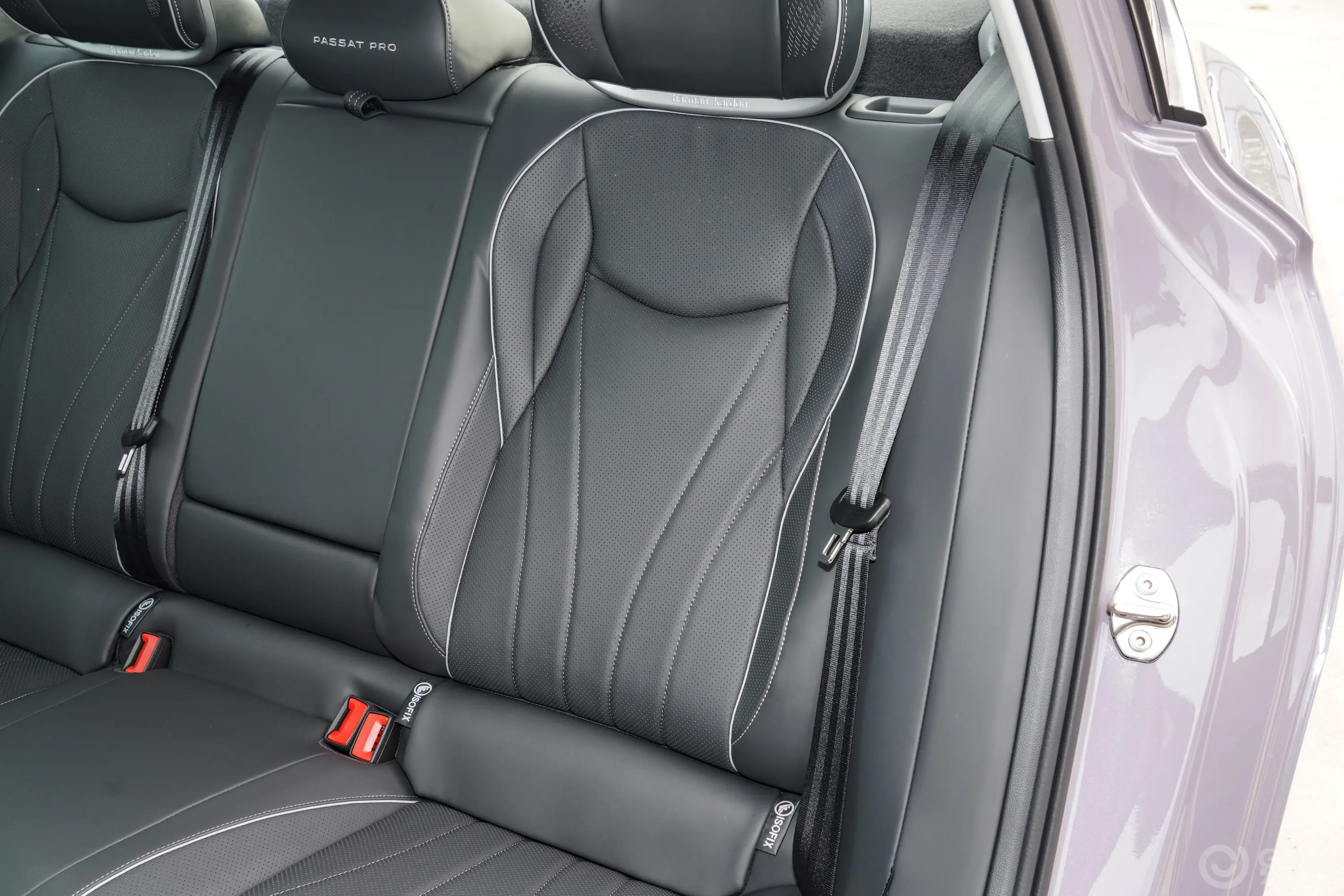 帕萨特Pro 380TSI 龙尊版后排空间