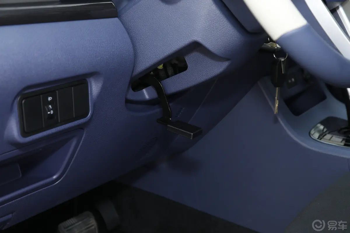 锐胜王牌M7新能源320km 豪华版 9座方向盘调节