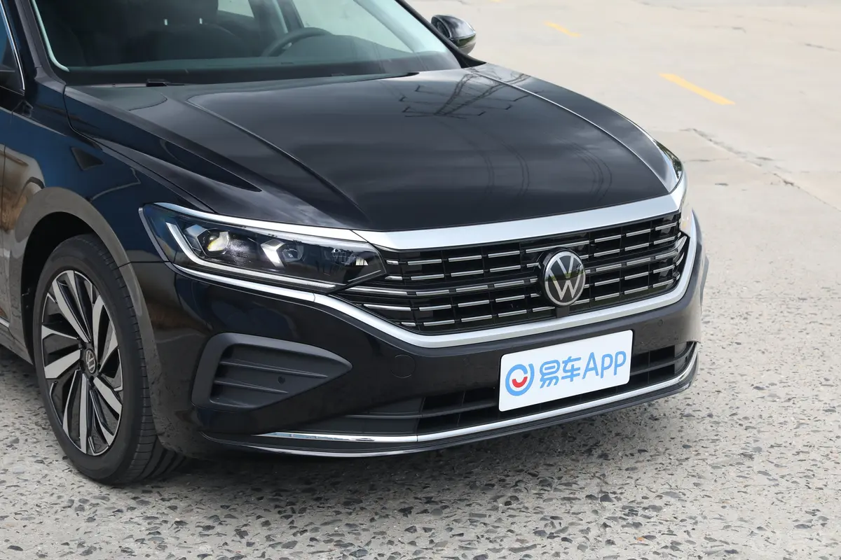 帕萨特出众款 380TSI 龙腾版外观灯组