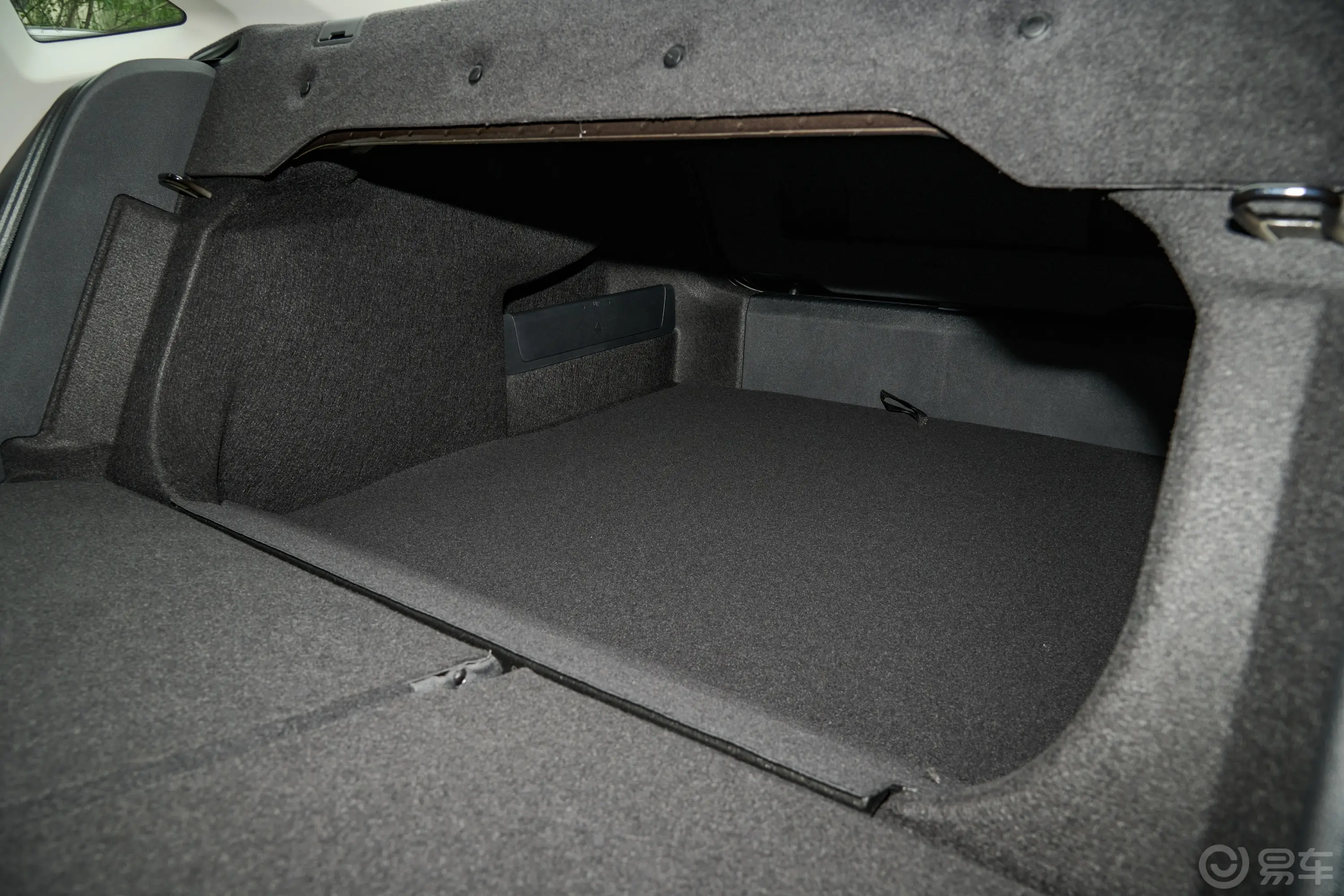 帕萨特出众款 330TSI 精英版后排空间