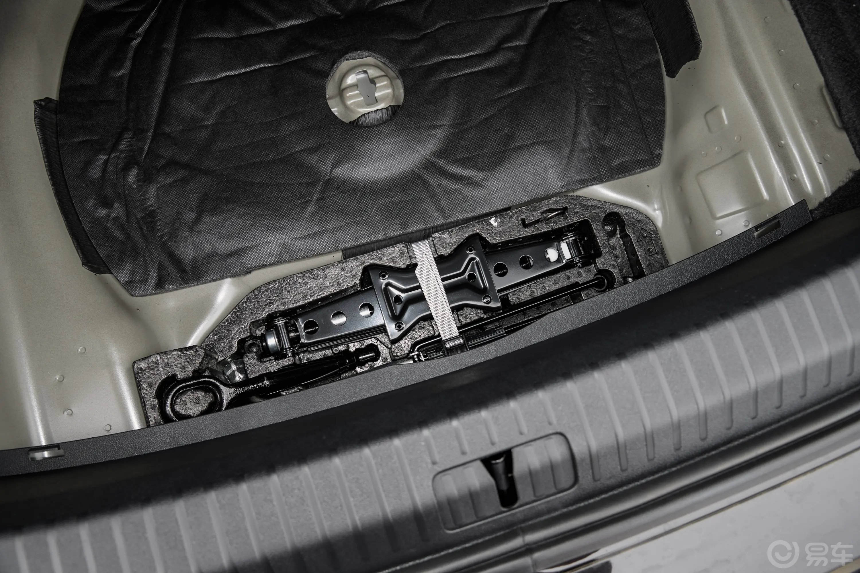 帕萨特出众款 330TSI 星空精英版随车工具