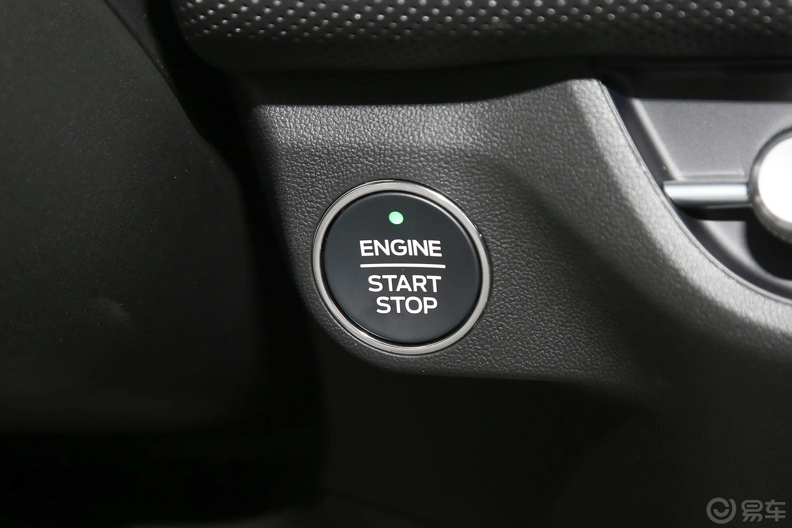 蒙迪欧1.5T EcoBoost 豪华型钥匙孔或一键启动按键