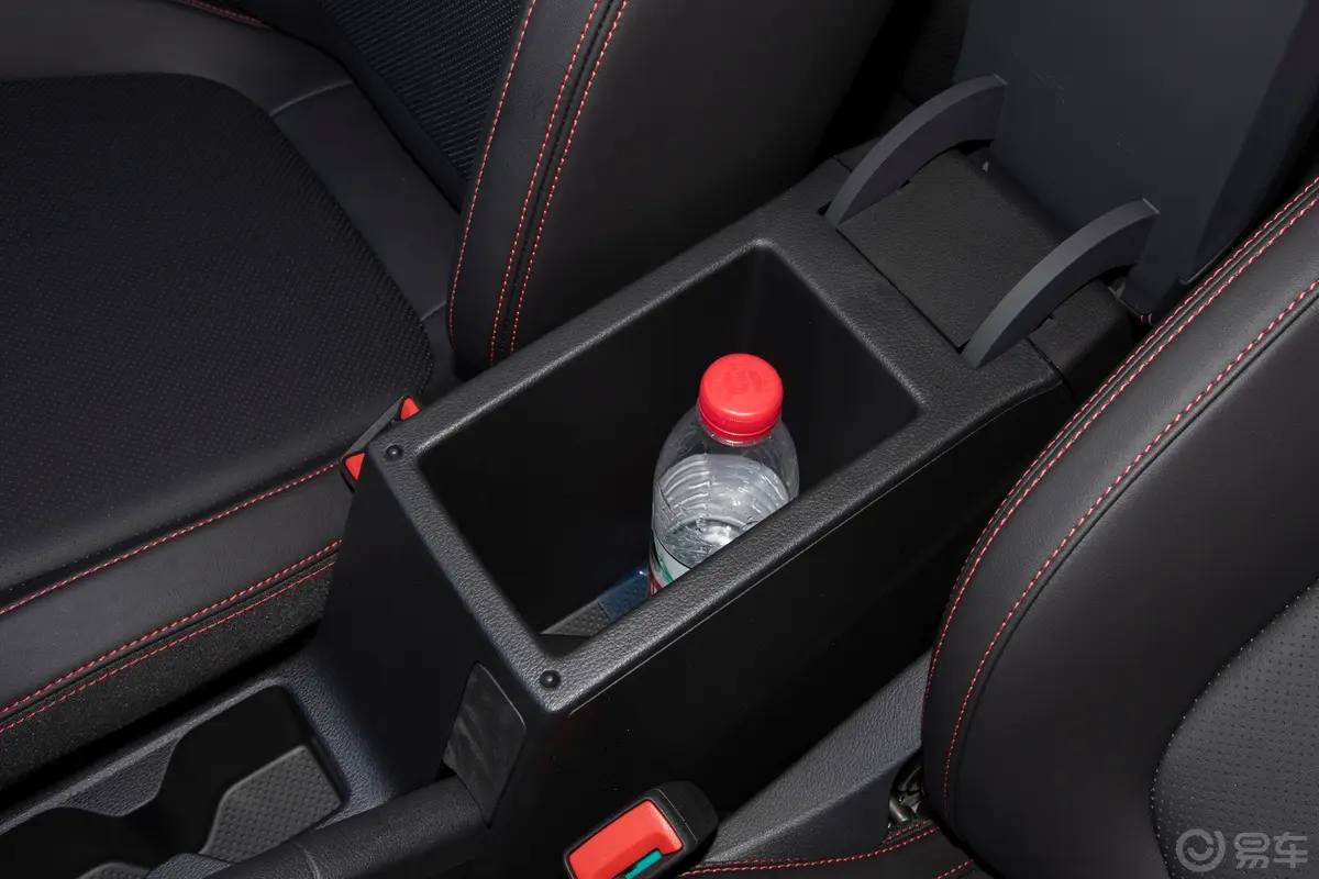 柯米克GT 1.5L 臻享版前排扶手箱储物格