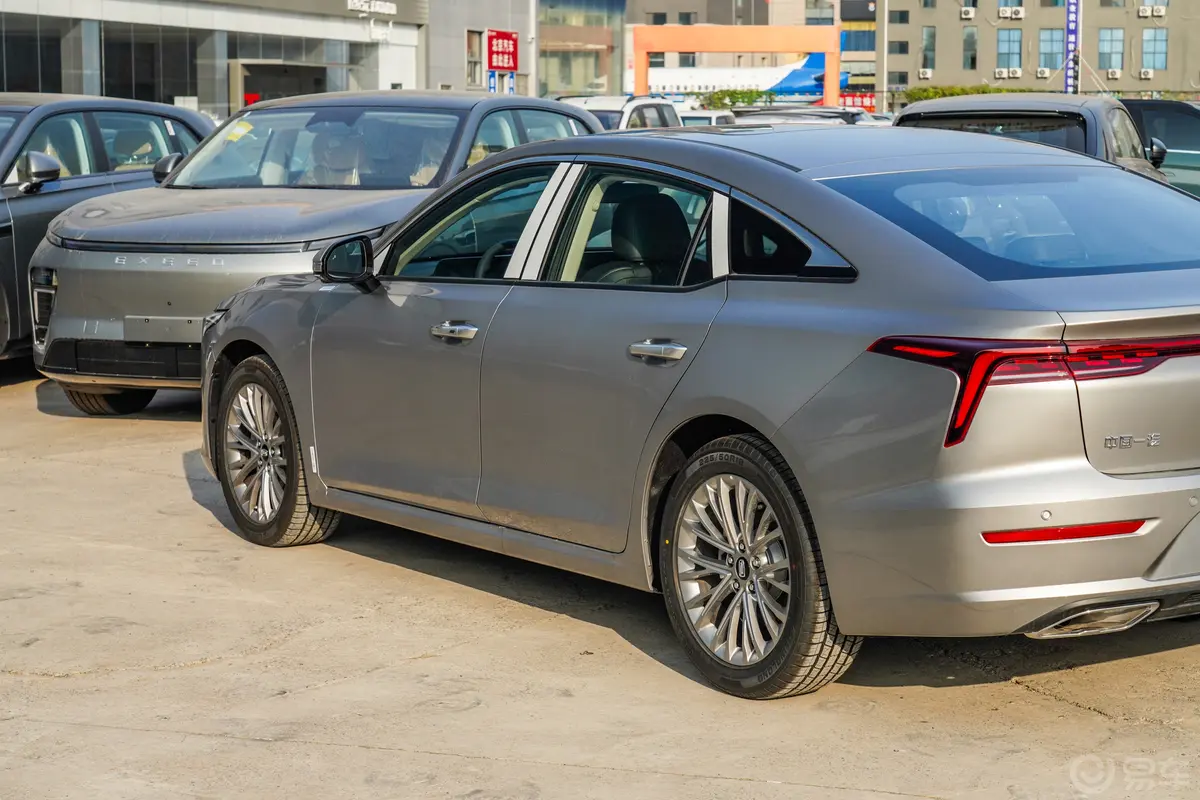 奔腾B70龙耀版 1.5T 双离合舒享型外观细节