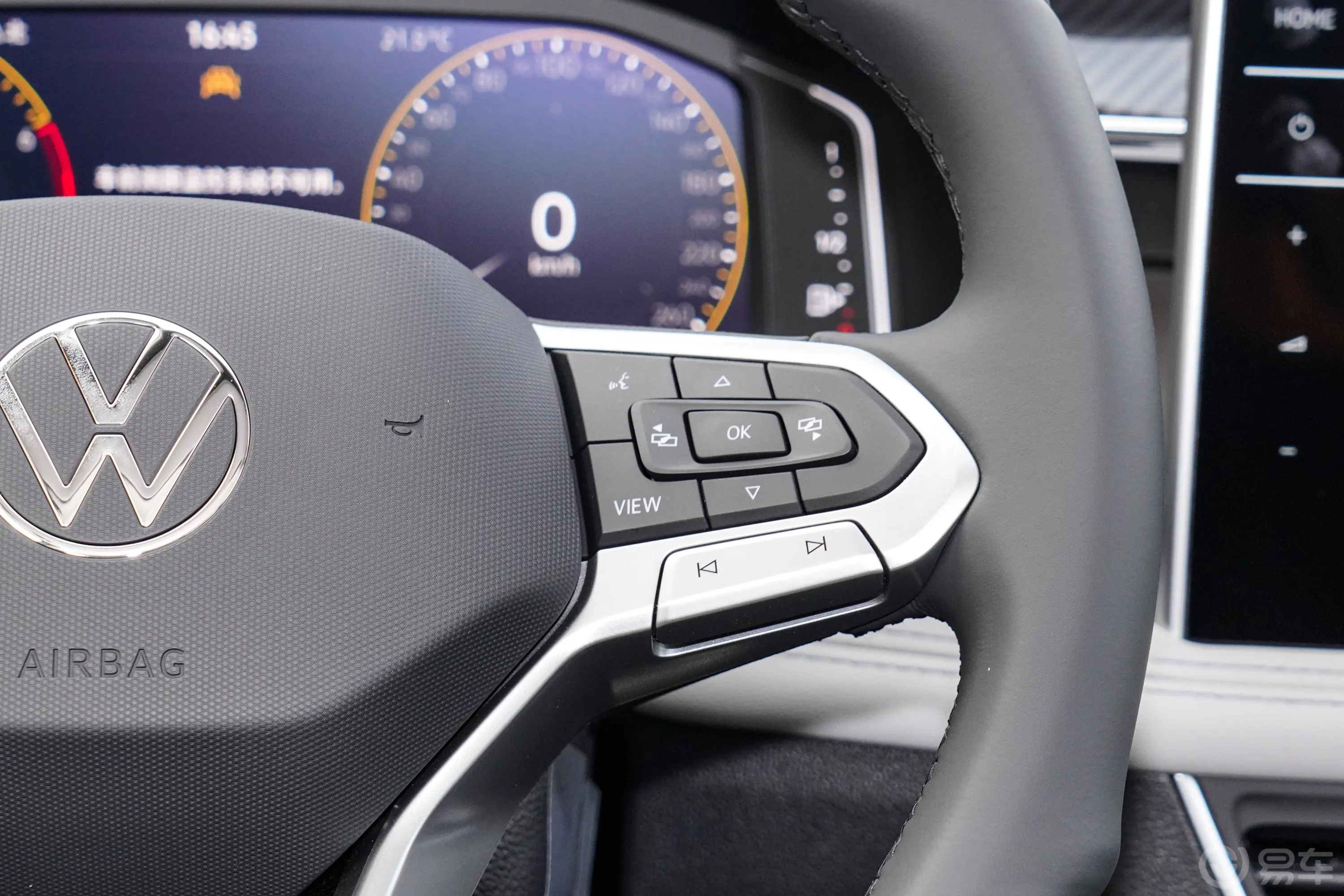 途观L330TSI 两驱R-Line龙耀版 5座右侧方向盘功能按键