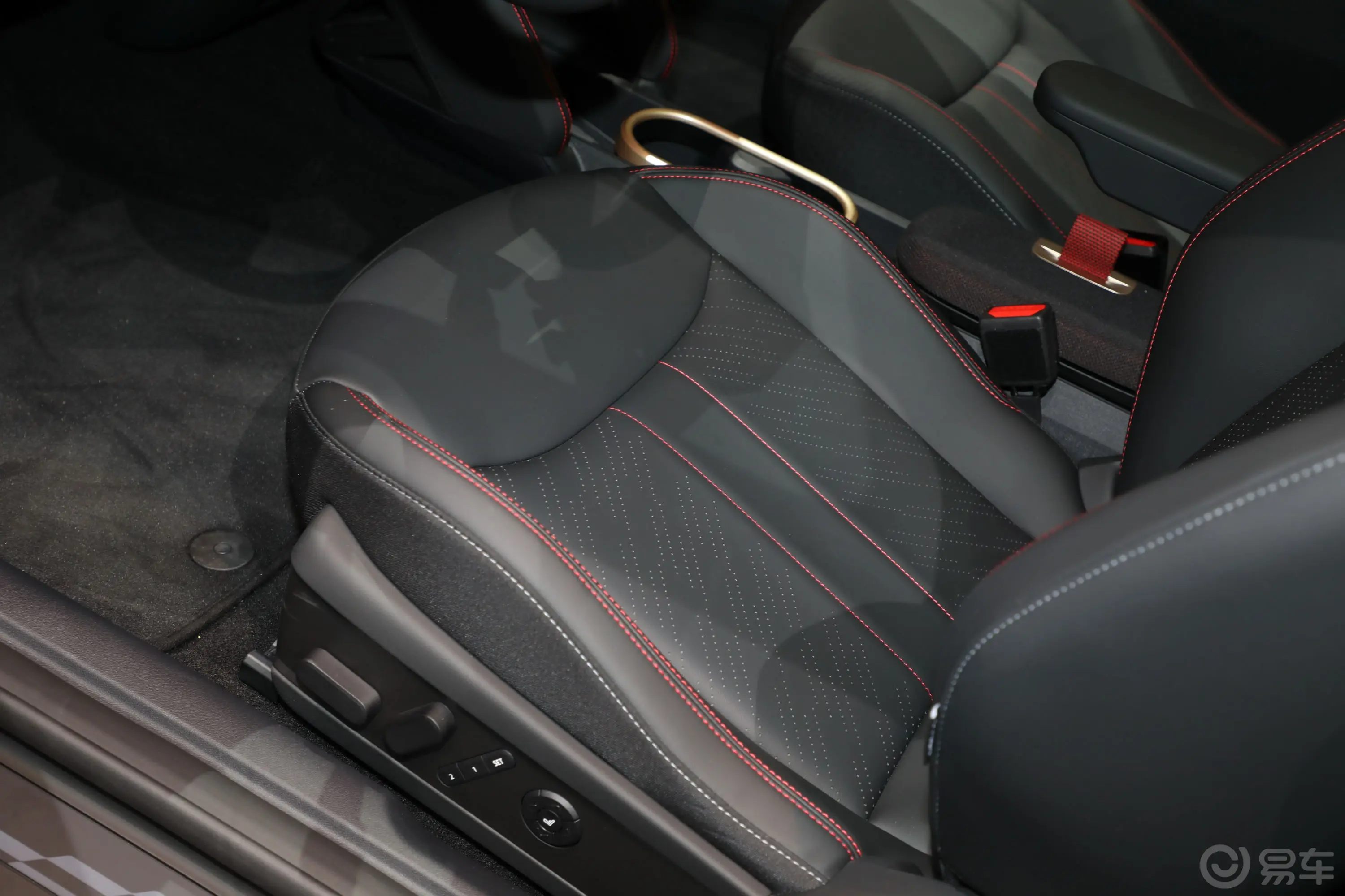MINI JCW 新能源(海外)标准版前排