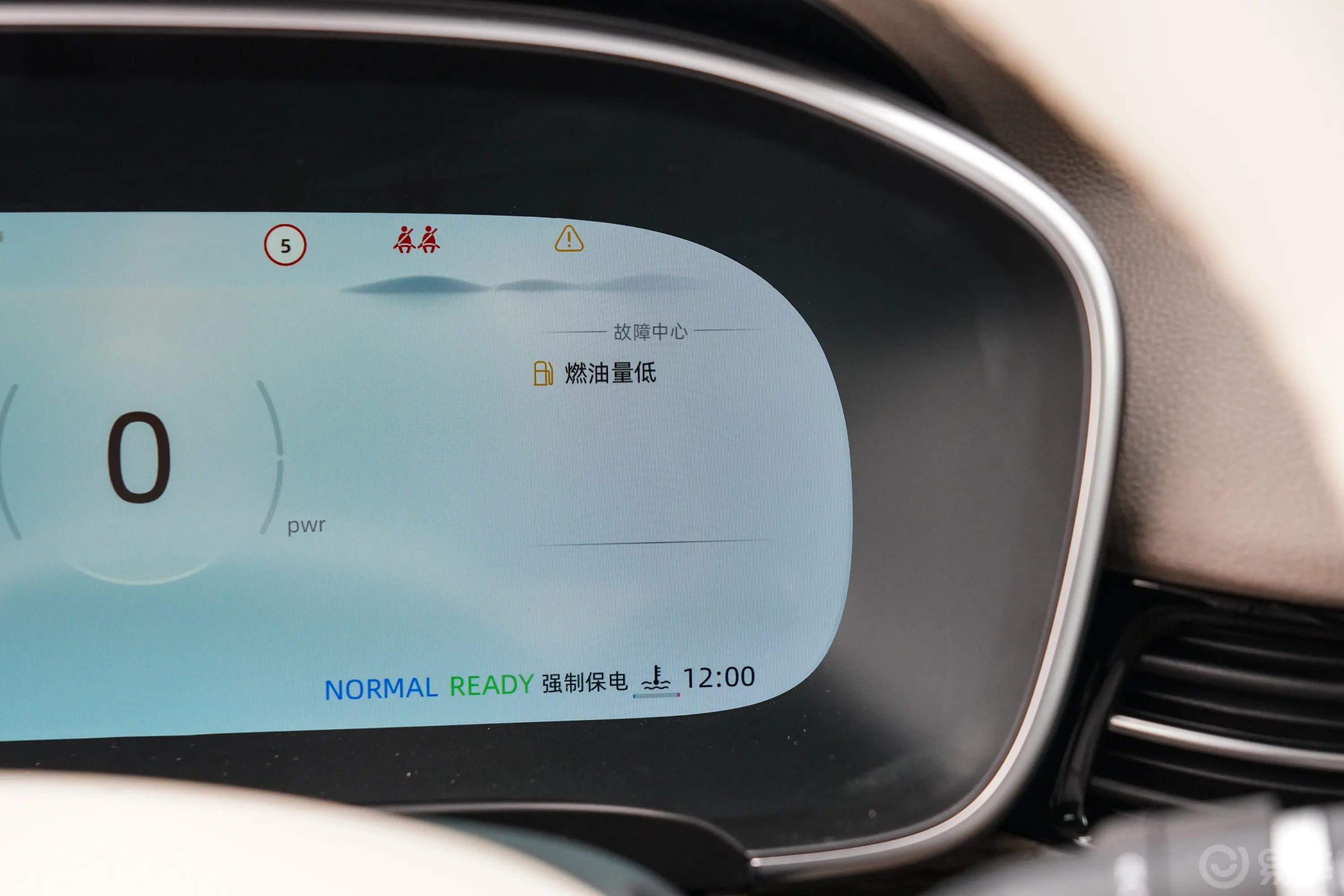 荣威iMAX8新能源插电混动 1.5T 135km 陆尊奢享版主驾驶位