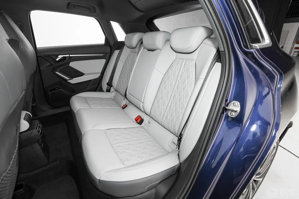 奥迪A3Sportback 35 TFSI 飞驰尊享型+豪华甄选包后排座椅