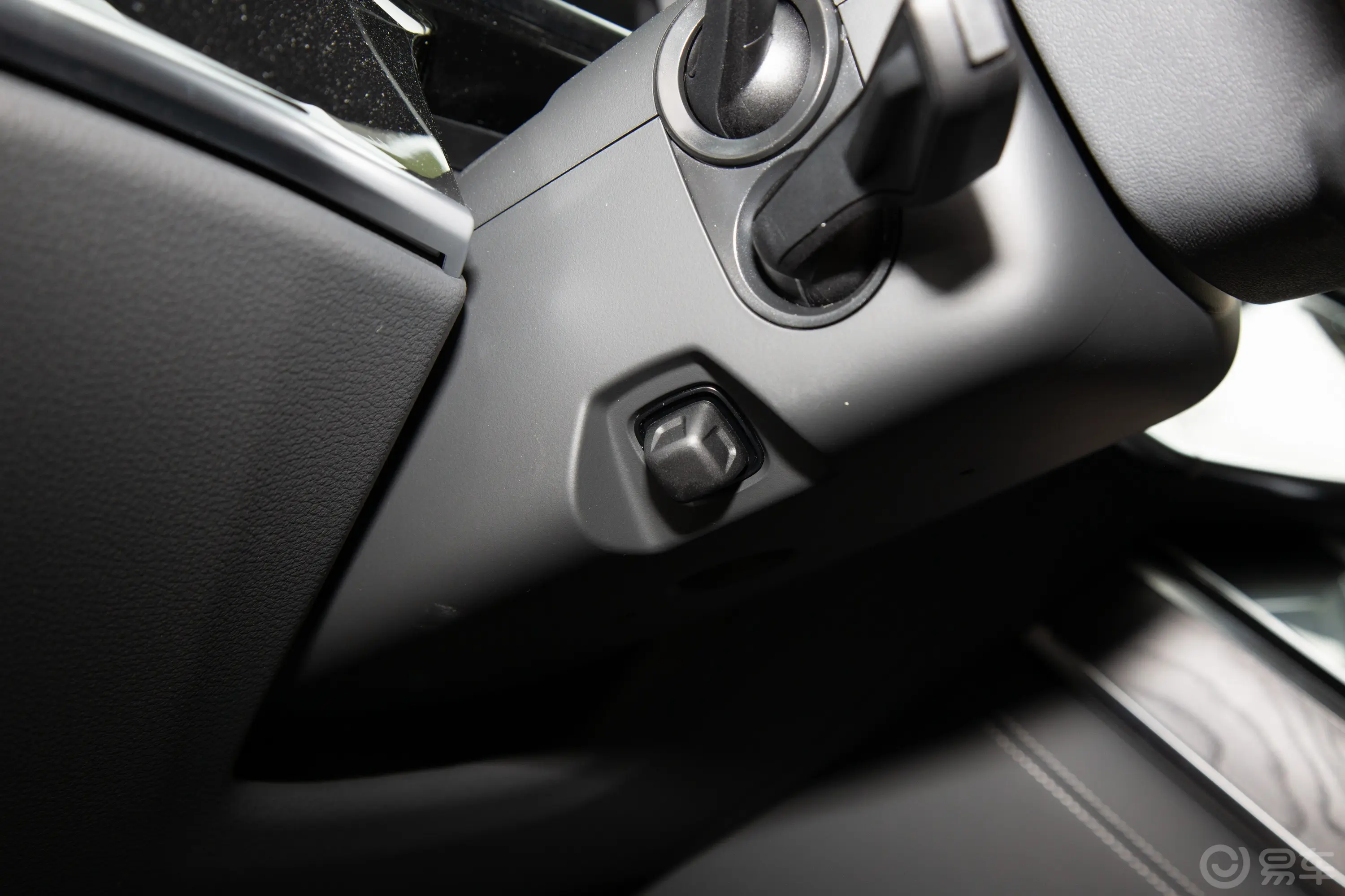 奥迪A8A8L 50 TFSI quattro 臻选型方向盘调节