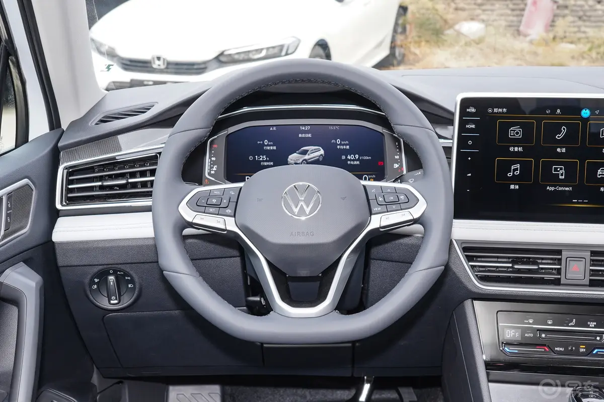 途观L300TSI 两驱龙腾版 5座方向盘