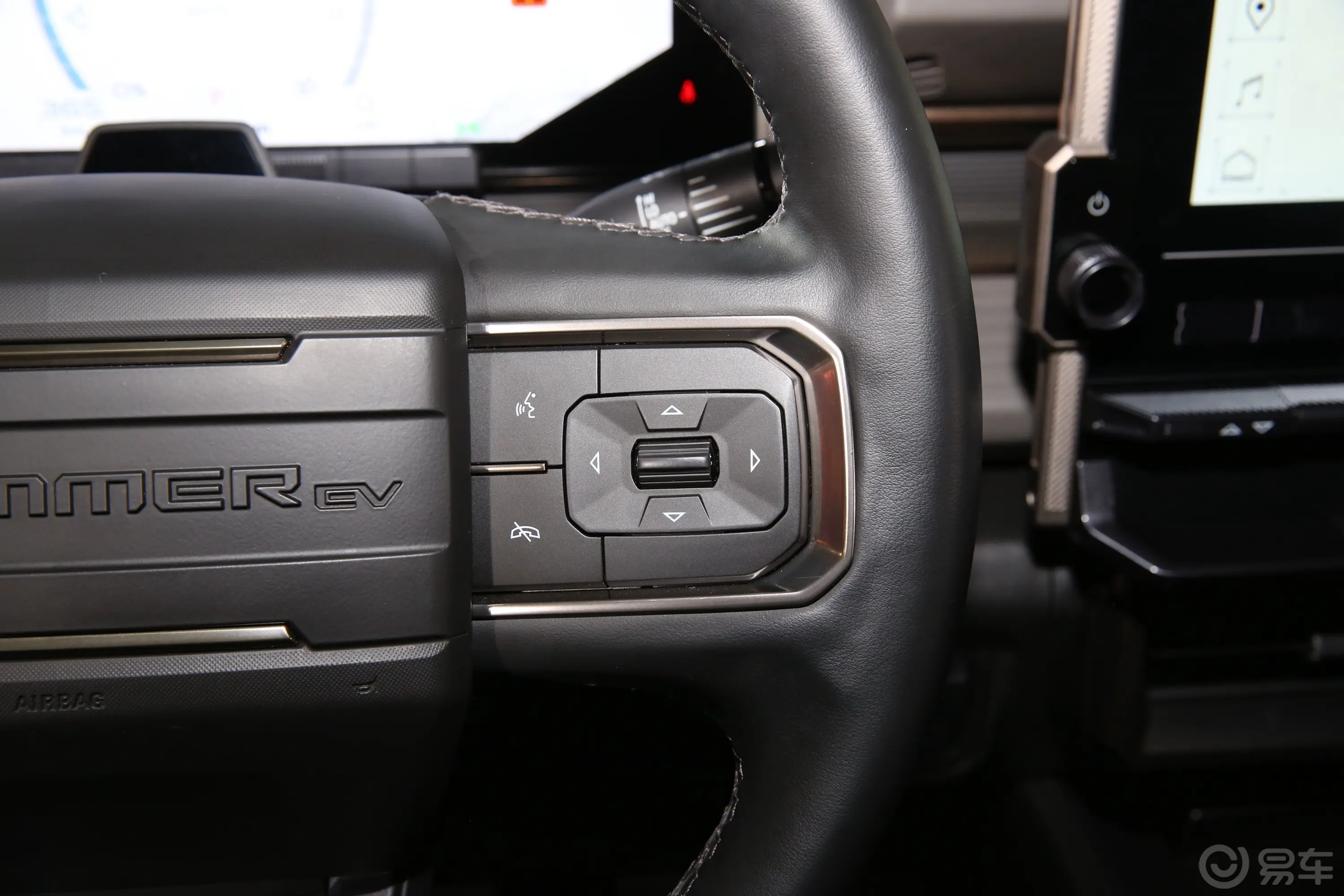 HUMMER EV SUV高配版右侧方向盘功能按键