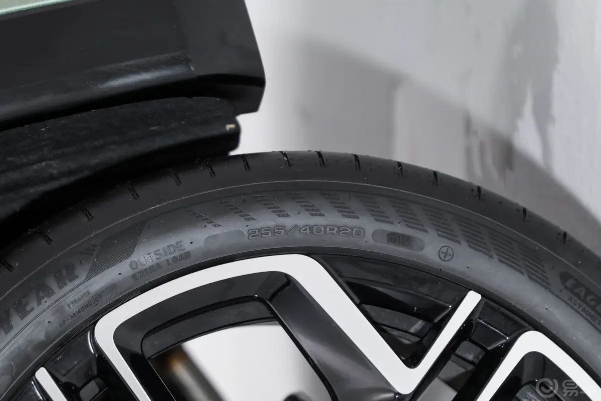 探岳探岳L 380TSI 四驱豪华版后轮胎尺寸