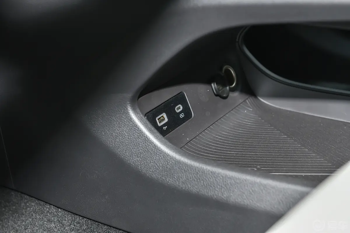 领睿EcoBoost 170 铂领型中控